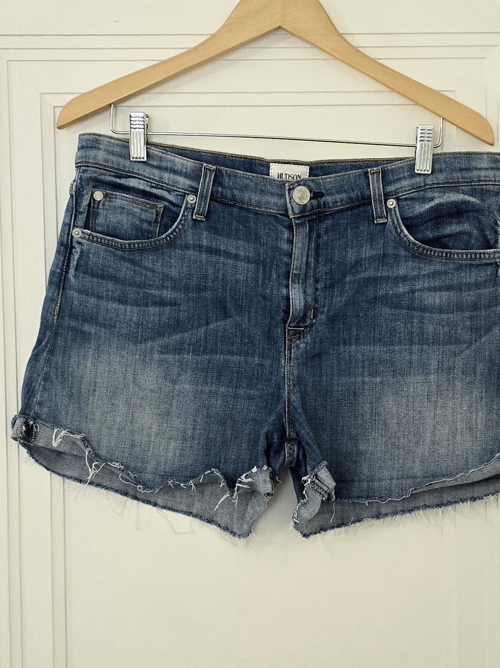 Hudson Jeans Distressed Mid-Blue Frayed Hem Denim Shorts Size 32, Guc